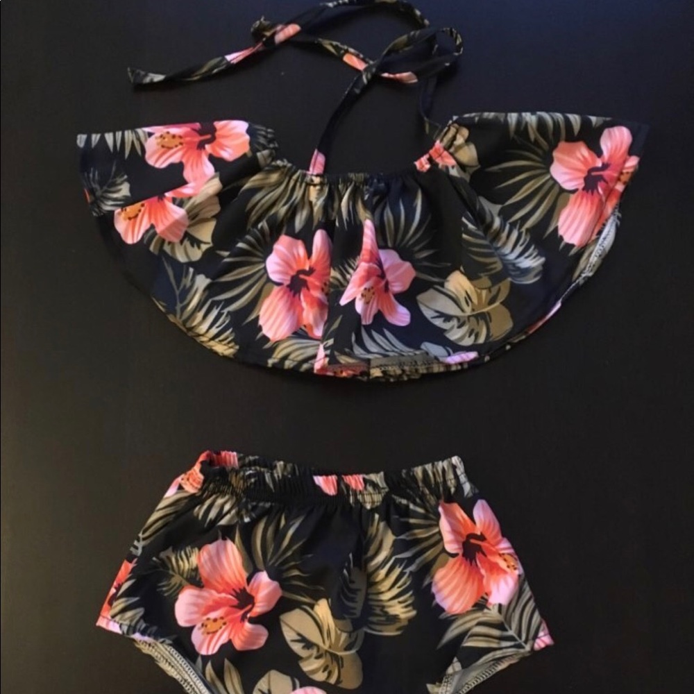 Two piece set - Picture 2 of 2
